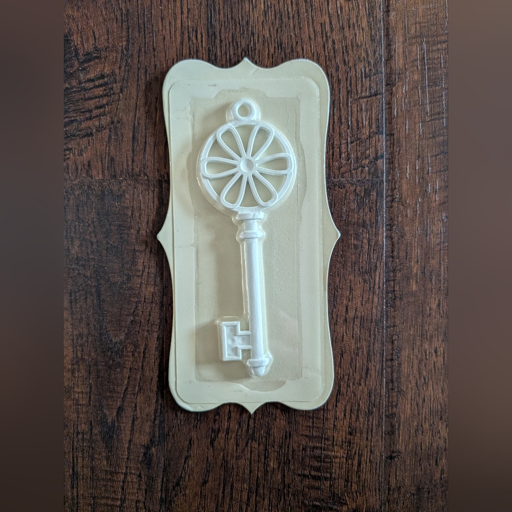 Metal Wheel Key Embelishment w/ Charm Loop 4.5" Michaels Scrapbooking White